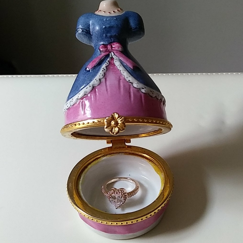 Vintage Victorian style ring box